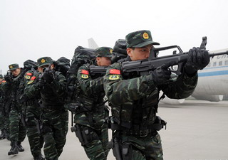 高清组图:武警特战队换新款作战服