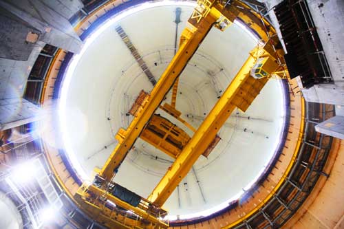 防城港核电站一期工程2号机组穹顶吊装成功