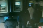 監控記錄ATM搶劫全過程