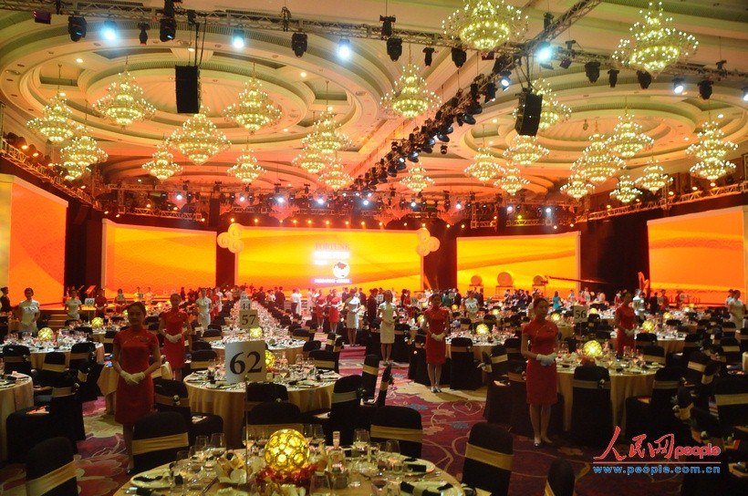2013财富全球论坛6月6日在四川成都举行开幕晚宴。（人民网 王千原雪摄影报道）