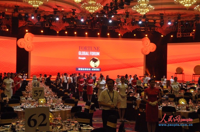 2013财富全球论坛在四川成都举行开幕晚宴。（人民网 王千原雪摄影报道）