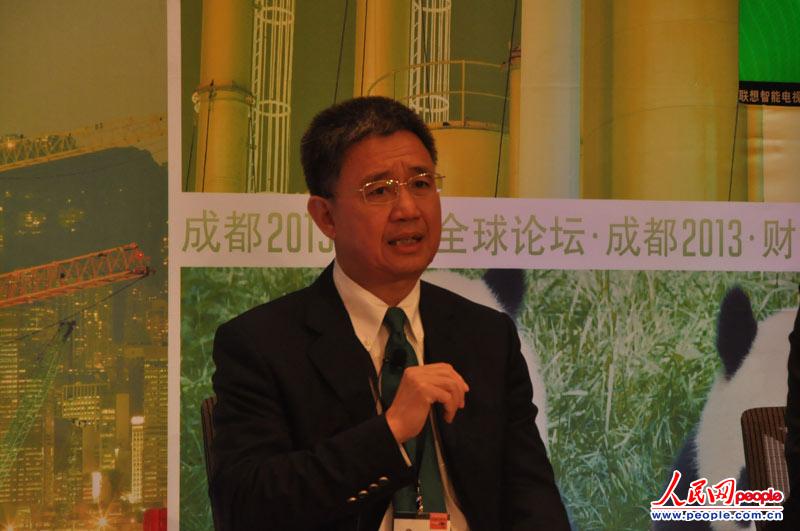 北京师范大学公益研究院院长王振耀在论坛上发言。（人民网记者 王千原雪摄）