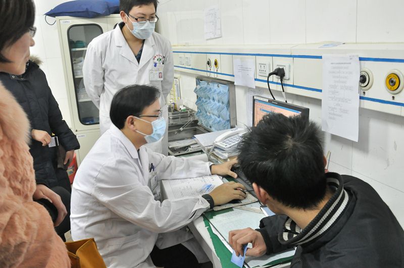 陈宁,河北邯郸市中心医院急诊中心内科医生。