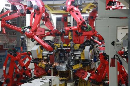 中国机器人销售量平均每年增加25%。该联合会预测两年后中国可能会成为全球最大的工业机器人市场。[网络配图]
