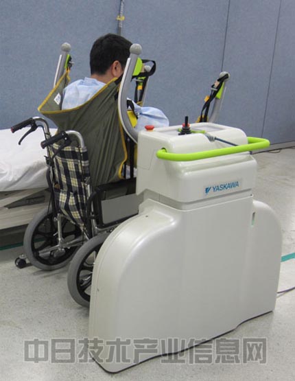 安川电机开发出护理床与轮椅间的移乘辅助装置