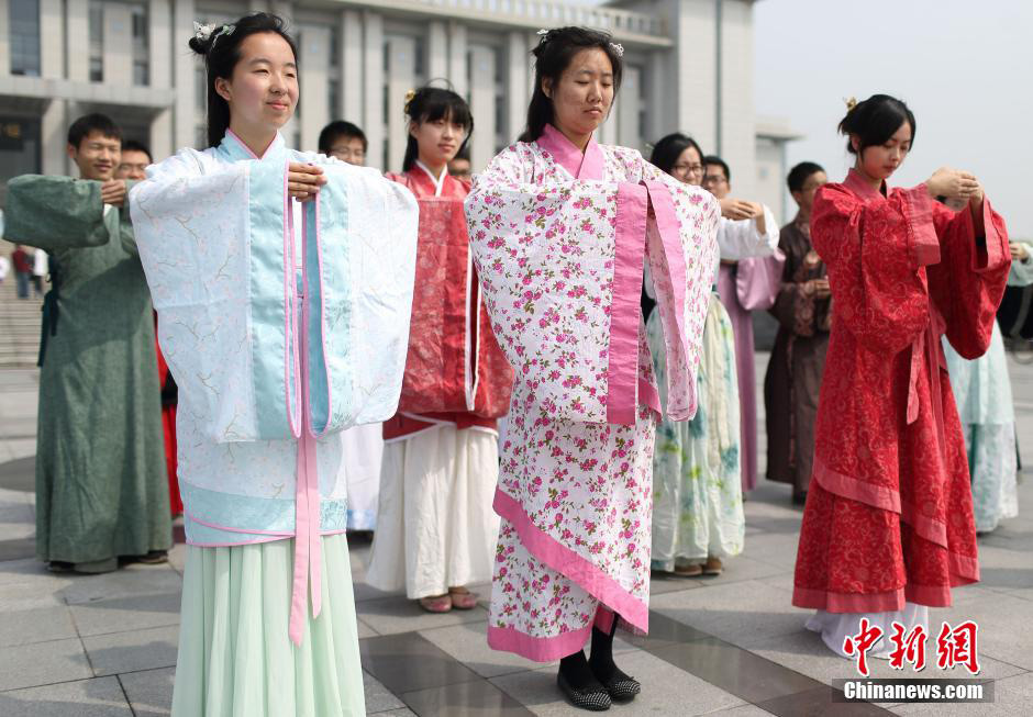 ��ͼ���Ͼ���ѧ����װ�������Ƚڡ���3��