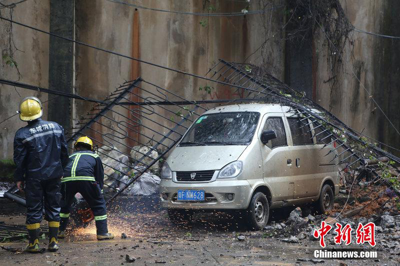 4��3������9ʱ�����㶫ʡ��ݸ��������ҵ�ַ���ǽ��������ͼΪ����Ա�õ�⽫ѹ�ڳ��ϵ����˸��