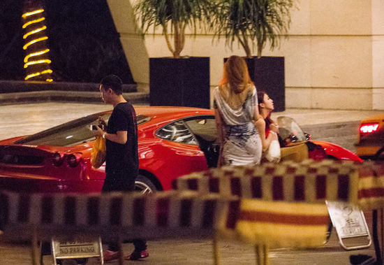 组图:海天盛筵 外围女 :1晚3万元