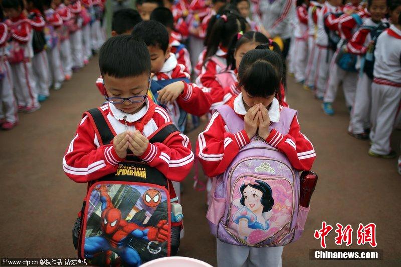 北京小学背书倒开展包护鸡蛋v鸡蛋妈妈孕育难说话图看年级语文小学一图片
