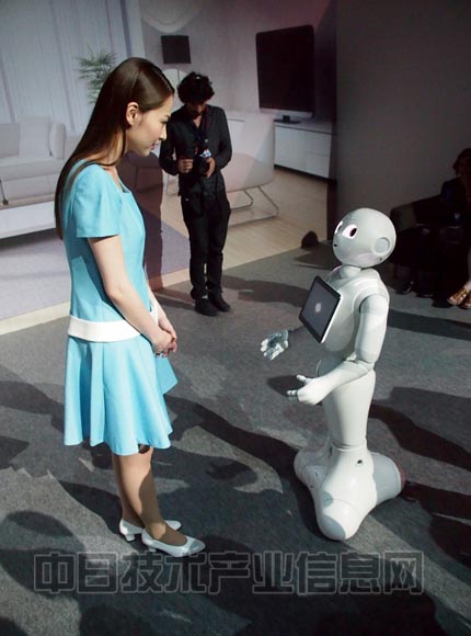 软银2015年将推出能识别情感的家用机器人