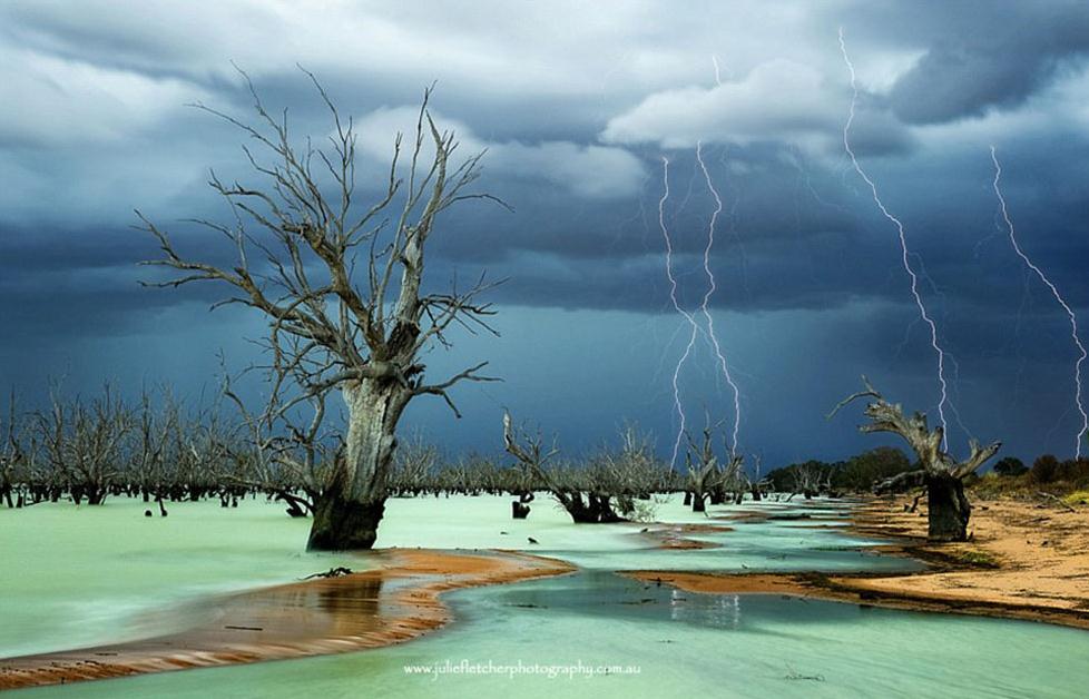 �Ϥ����s�n�º��h����a�ϱ���}��ϡ]Menindee Lakes)�����]�����I�ϡ^
