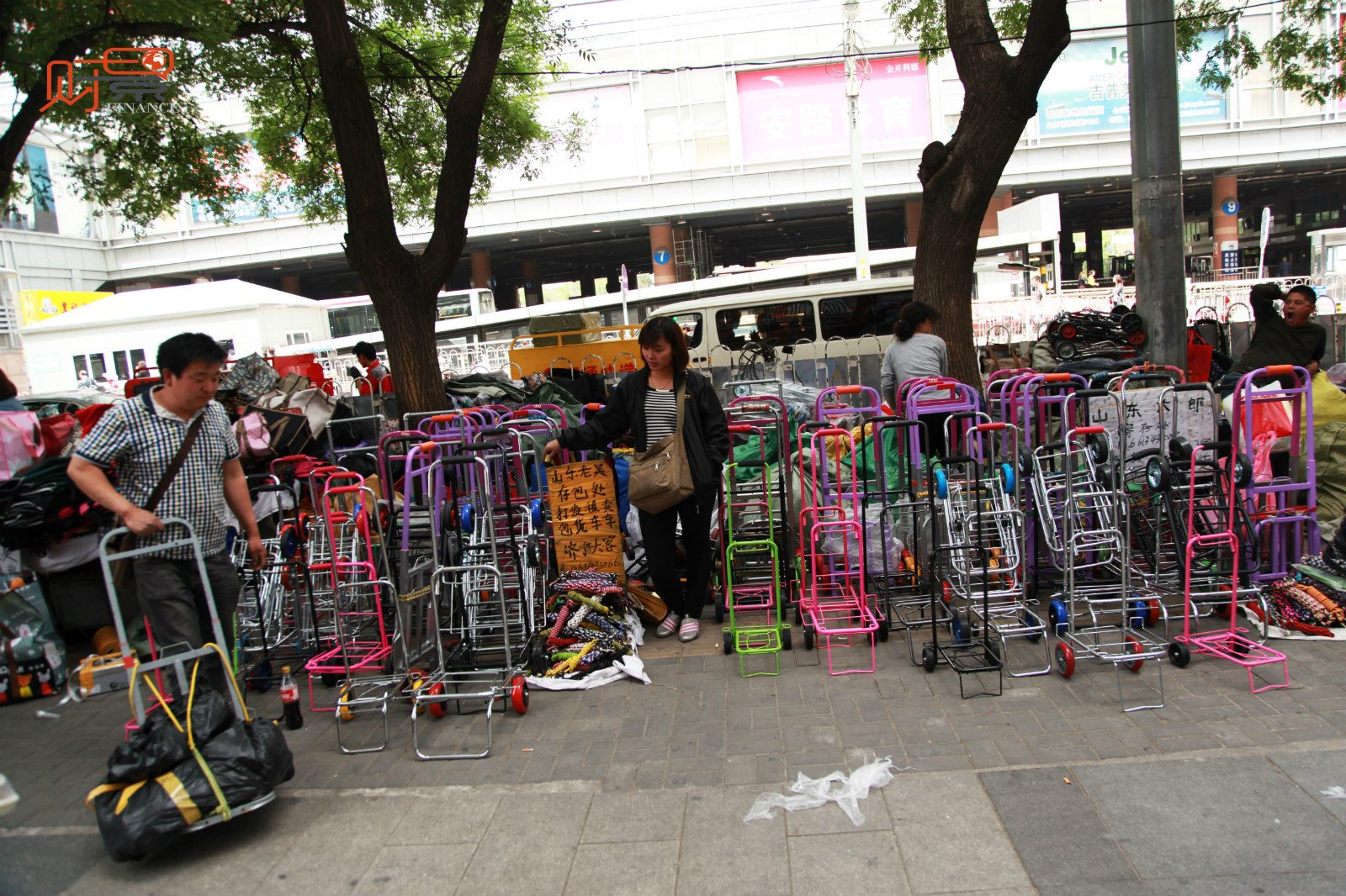 探访搬迁前的北京动物园批发市场 商户流泪称