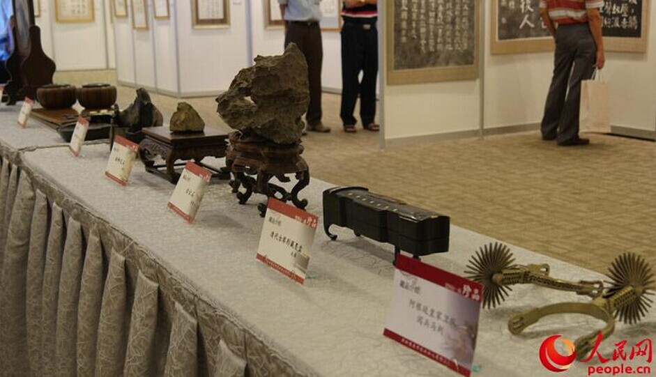 人民網“新絲路”報道組偶遇楚圖南書畫展首次海外展出