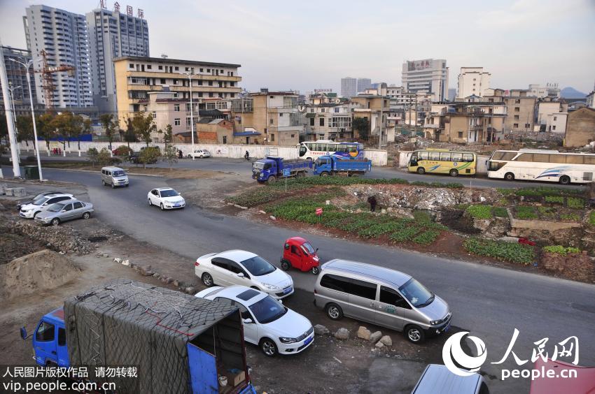 1��10�գ����������ӻ�ɽ����Ϫ��԰·63�ţ� ��ǰ�ݺ󡰻������С���