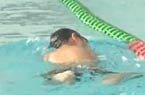 29岁无臂小伙游泳夺冠