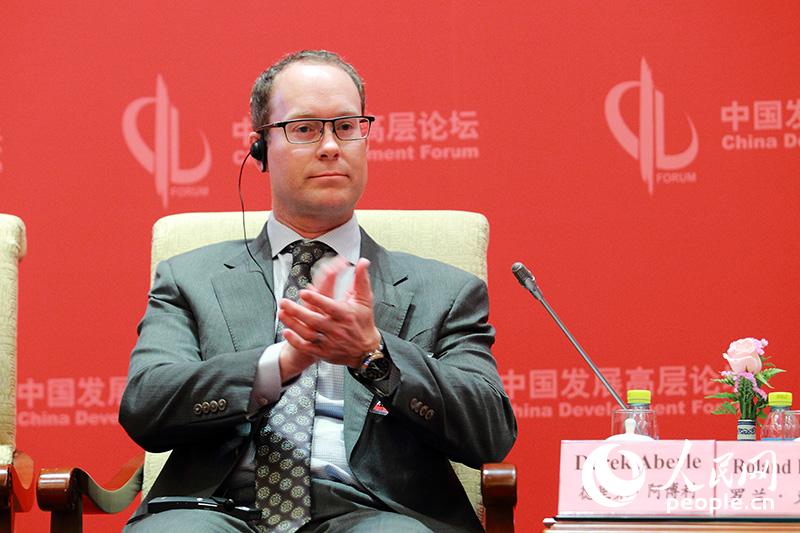 美国高通公司总裁Derek Aberle出席中国发展高