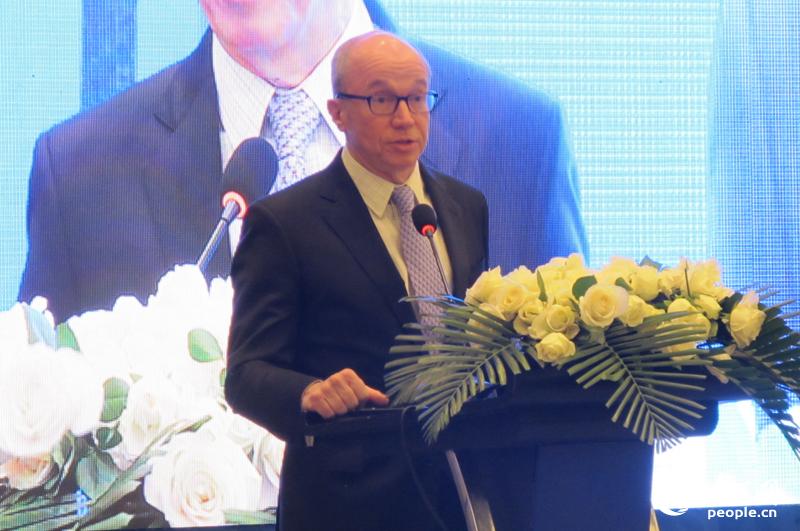 《財富》雜志主編穆瑞瀾（Alan Murray）在對話會上致辭