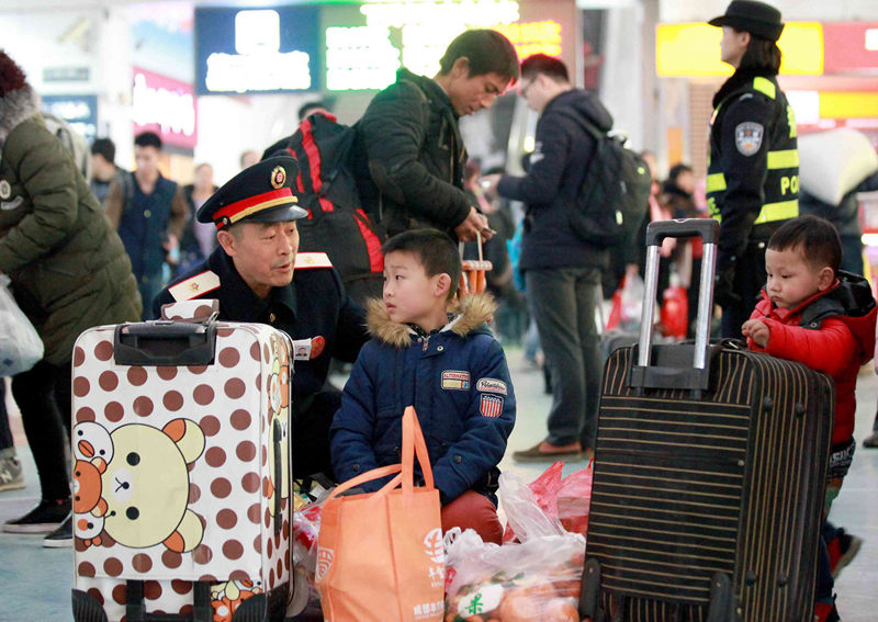 1��23�����磬�ɶ�վ����Ա�����¼��ش��˸�λ�����һ�졣����־ǿ �㣩