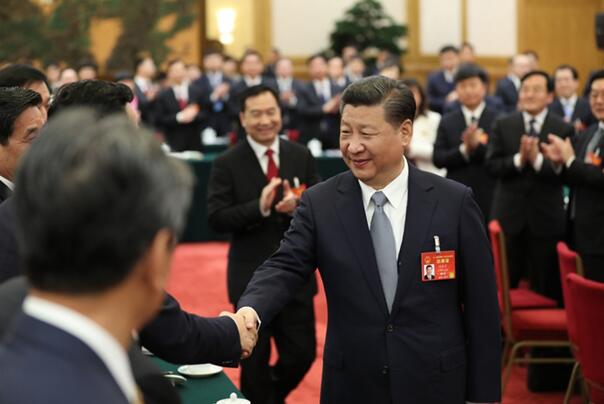 Xi Jinping led a Chinese ships to break through the wind and break through the waves. 