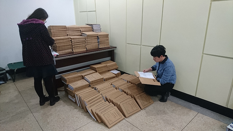 濟南辦審計人員整理500多份審計檔案。