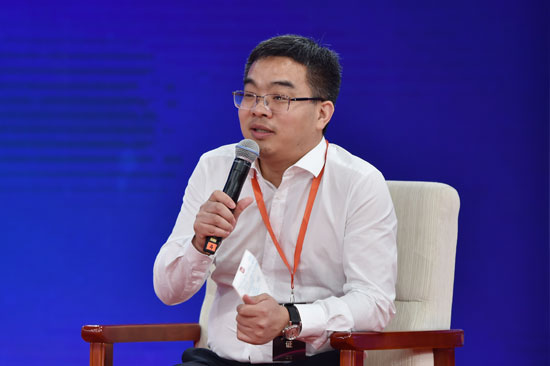 浙江碳银创始人俞兆洪在圆桌论坛发言