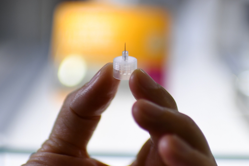 全球最短、最細胰島素注射針現身進博會，這是該款新品在日本市場以外的首次展出。（人民網記者 翁奇羽 攝）