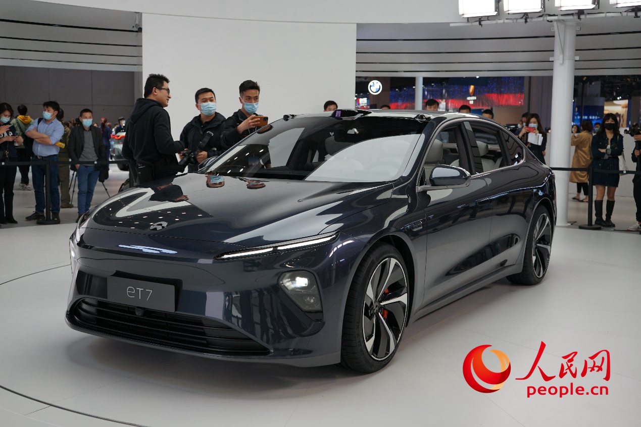 ������ ���̳���