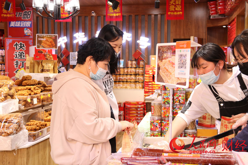 ����һ���������ĳ�̳�С��̯λ�˿����ﲻ����������ʵϰ�� ��ʫ����