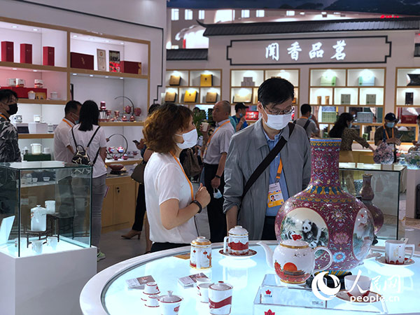 聚焦消博会：中国品牌拓展“朋友圈”各地精品迎来新商机