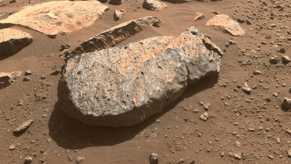 这是这块岩石在被钻取之前的样子。图片来源：NASA官网