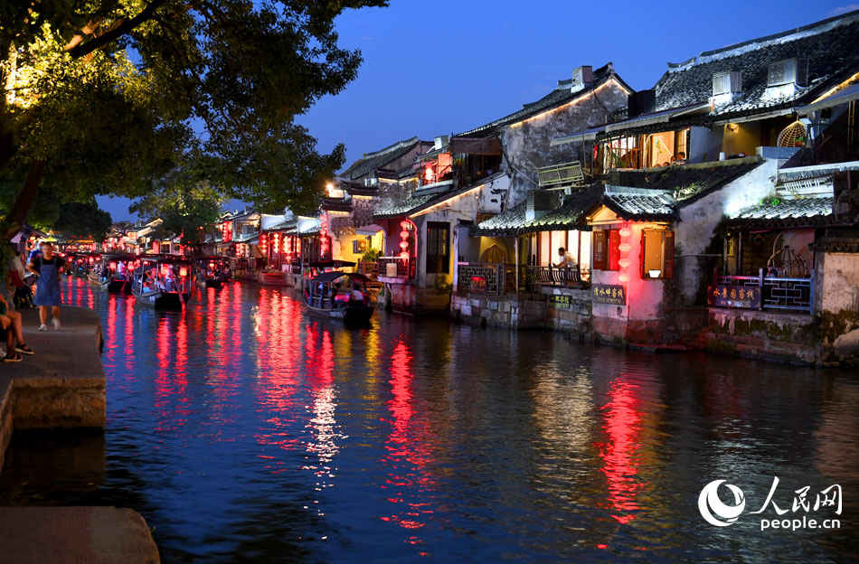 10月2日，浙江省嘉興市西塘古鎮，夜幕降臨后的美景讓人流連忘返。計海新攝