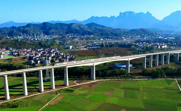 “湘西最美高铁”张家界至吉首至怀化高速铁路行将开通运营