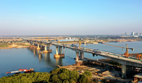 平益高速白泥湖湘江特大桥全幅贯通计划2022年底通车