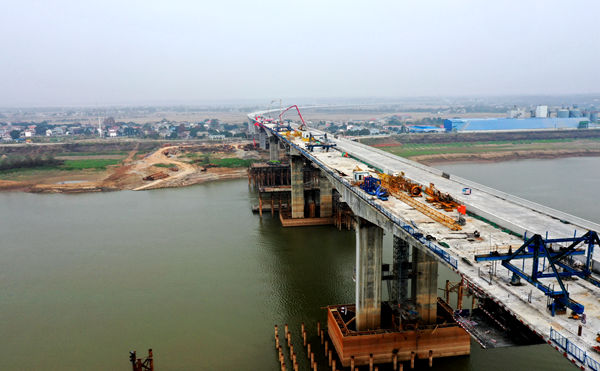 平益高速白泥湖湘江特大桥全幅贯通 线路全长176.66公里