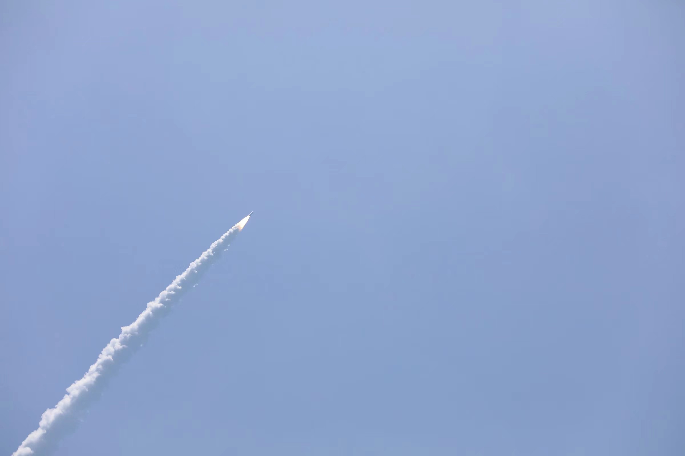 长征十一号海射遥三火箭发射吉林一号高分03D（04～07）/04A卫星。于吉松摄