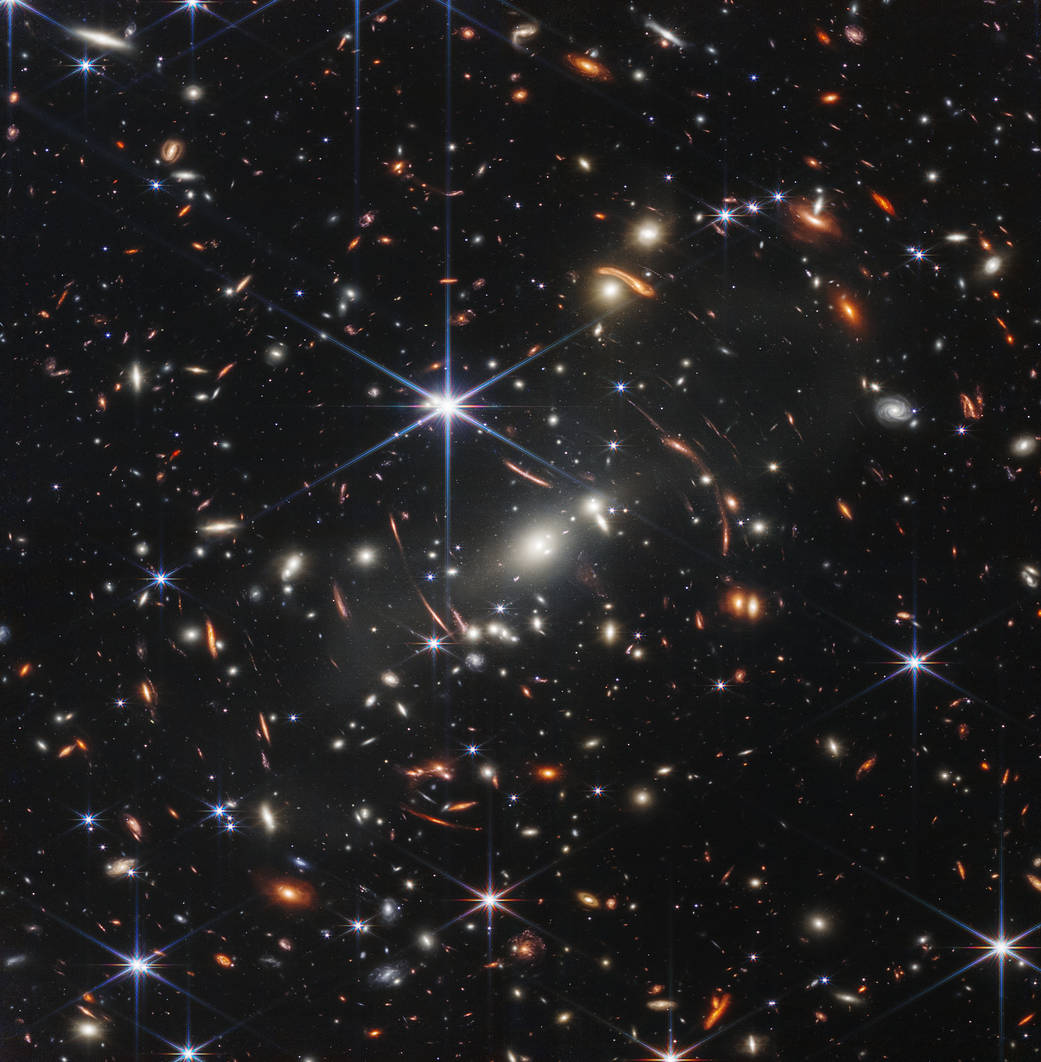 46億年前出現的星系團SMACS0723。圖片來源：NASA官網
