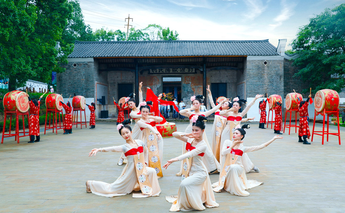 古村裡的唐風歌舞表演。來源：吉安市網信中心