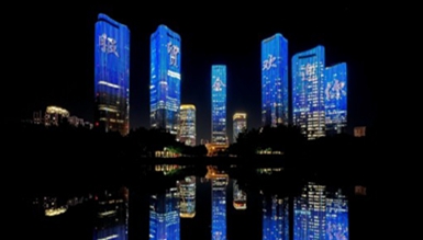 服贸会主题灯光“点亮”北京奥林匹克塔