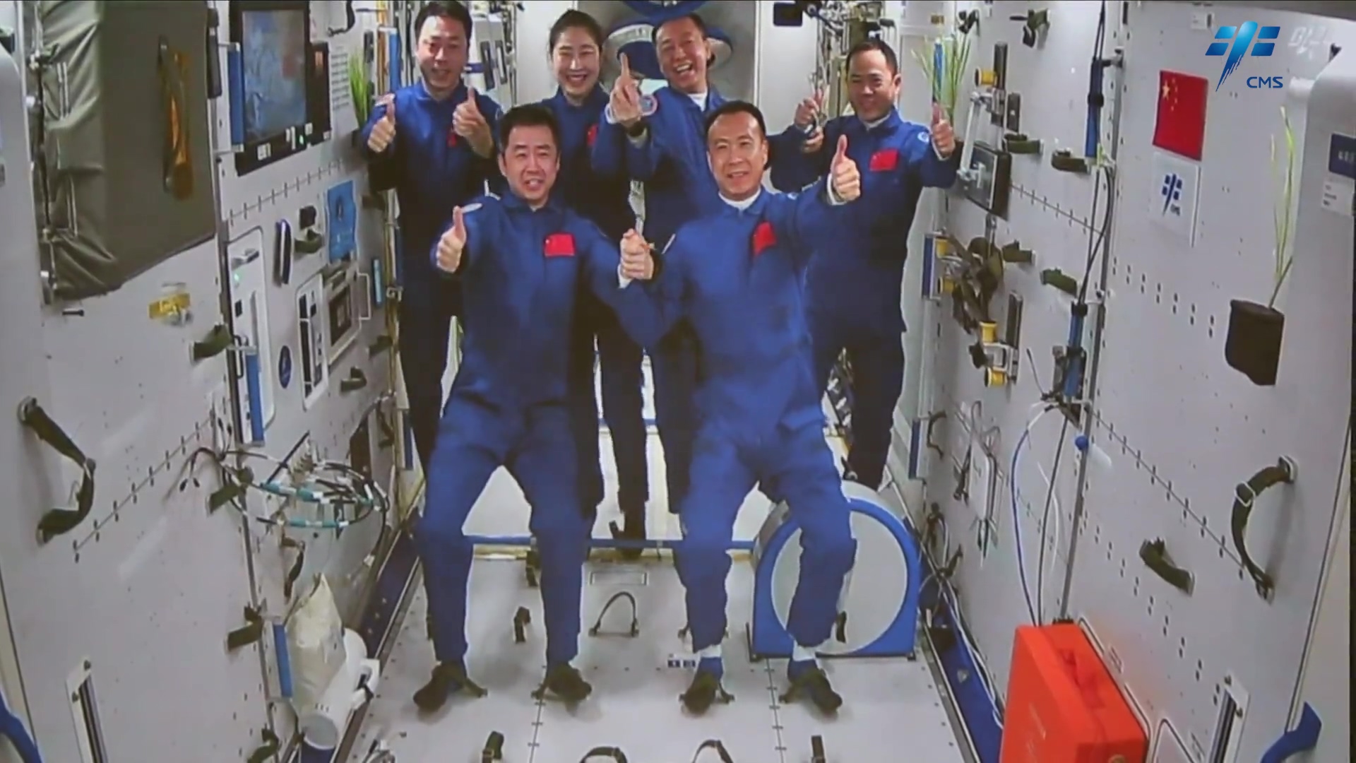 中国空间站两个航天员乘组首次实现“太空会师”。中国载人航天工程办公室供图