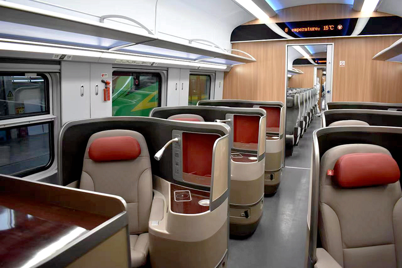 新型CR200J“復興號”。中國鐵路成都局集團有限公司黨委宣傳部供圖