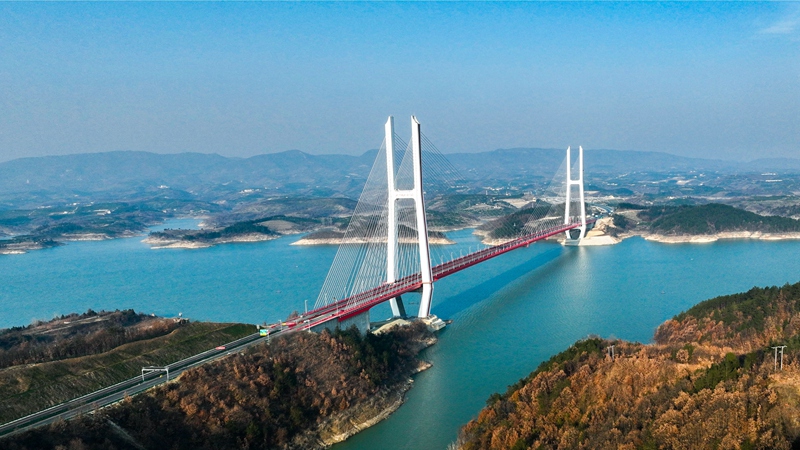 世界最大跨徑部分地錨式混合梁斜拉橋——十淅高速丹江口水庫特大橋建成通車。受訪者供圖