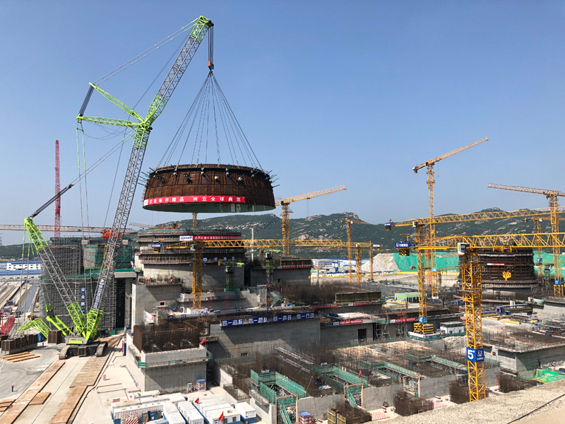 田湾核电7号机组穹顶球带正在吊装。受访者供图