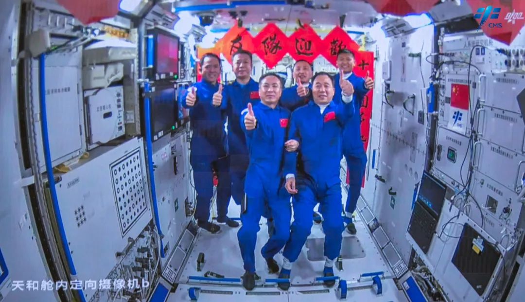 两个航天员乘组拍下“全家福”。中国载人航天工程办公室供图