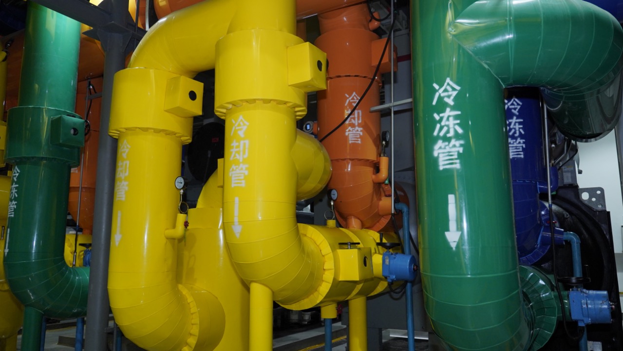 中国联通互联网应用创新基地IDC机房冷却系统。人民网记者 申佳平摄
