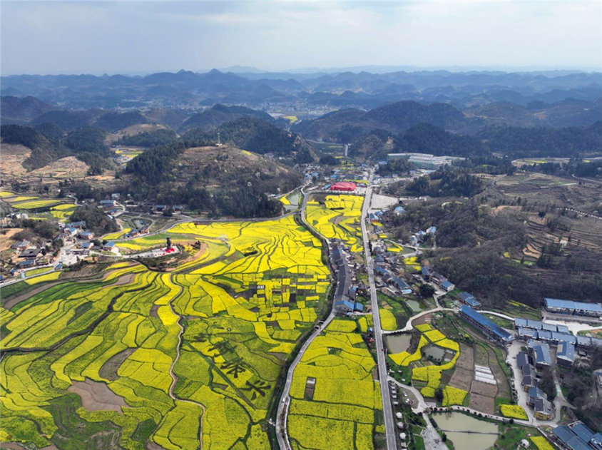 賡續紅色歷史，推動鄉村振興的貴州省遵義市播州區楓元至苟壩紅色鄉愁路。交通運輸部供圖