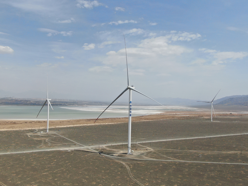 7月8日，新疆烏魯木齊100萬千瓦風光電項目投產發電，該項目是國家第一批大型風電光伏基地項目，每年可新增綠電25億度，節約標煤83萬噸，減少二氧化碳排放量210萬噸。受訪者供圖