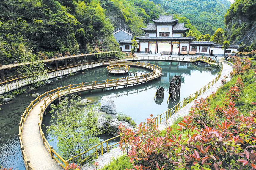 湖北省十堰市鄖西縣龍潭河旅游區。鄖西縣委宣傳部供圖