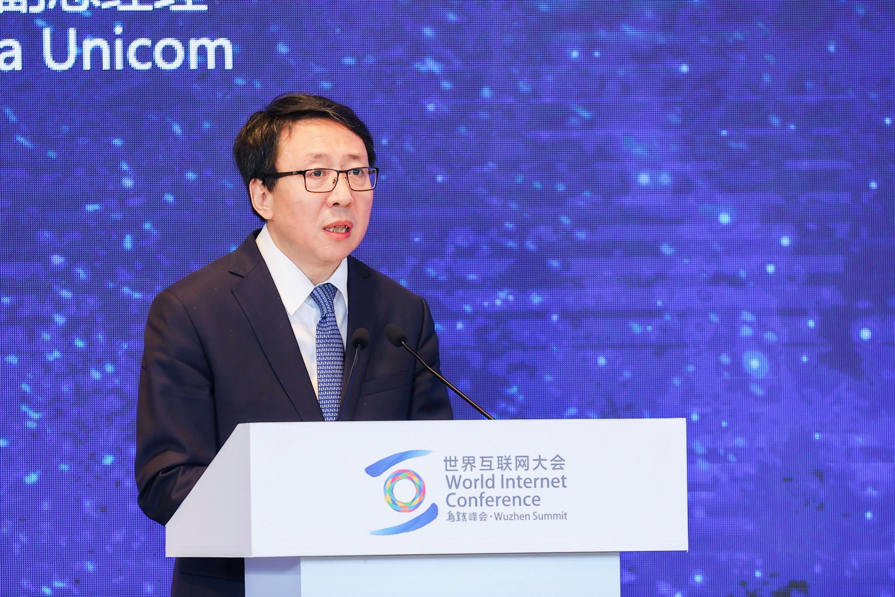 中国联通副总经理梁宝俊作主题演讲。