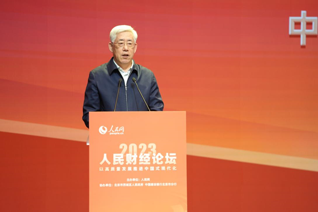 中国国际经济交流中心副理事长韩永文在论坛现场做主旨发言。人民网记者 翁奇羽摄