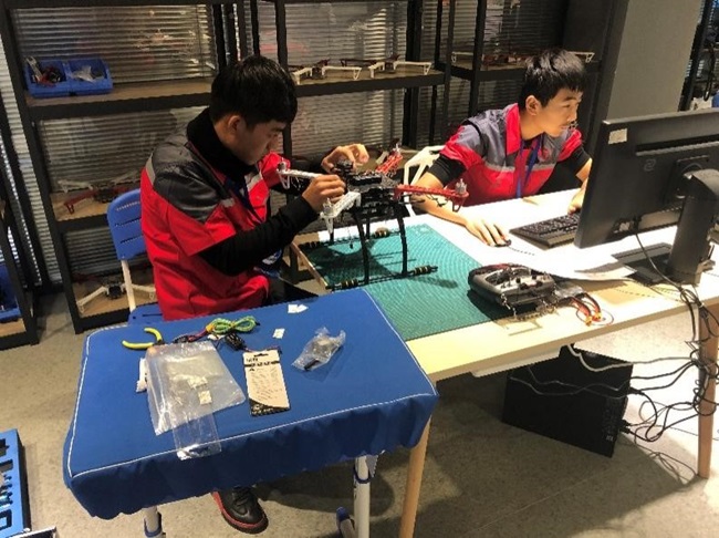 姜濤指導的學生獲得省級無人機裝調檢修競賽第一名。受訪者供圖